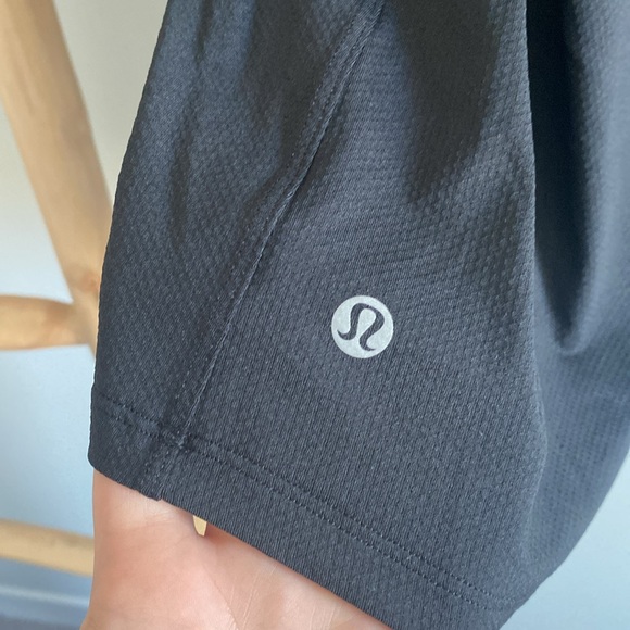 Lululemon the essential tank top black Sz 8 - Picture 5 of 6